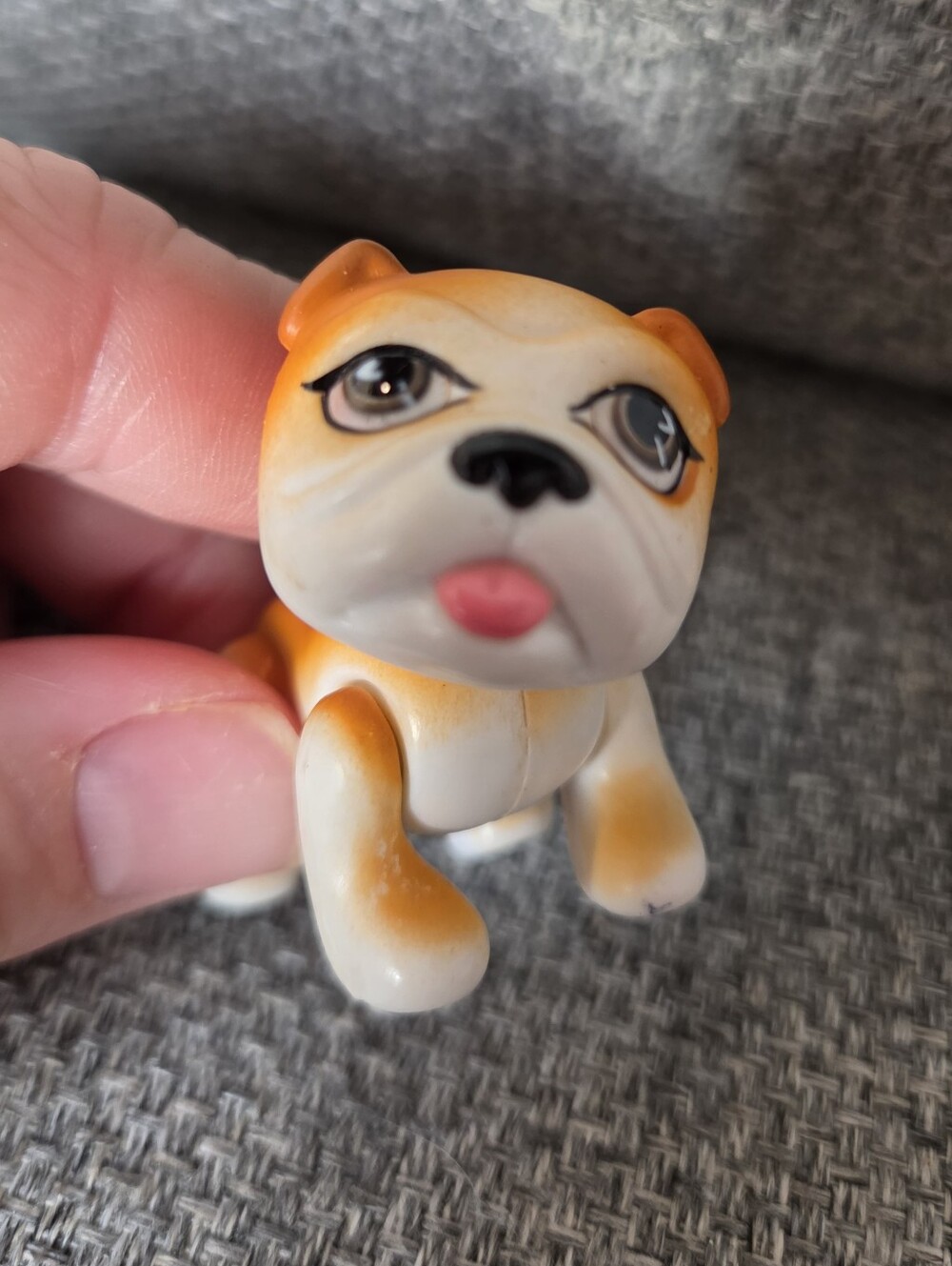 BRATZ 2005 WORLD  PRETTY 'N' PUNK In LONDON-YASMIN - Dog Only Figure Toy (B